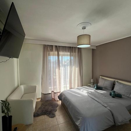 Rooftop Apartment Larissa Bagian luar foto