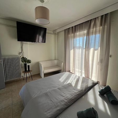 Rooftop Apartment Larissa Bagian luar foto