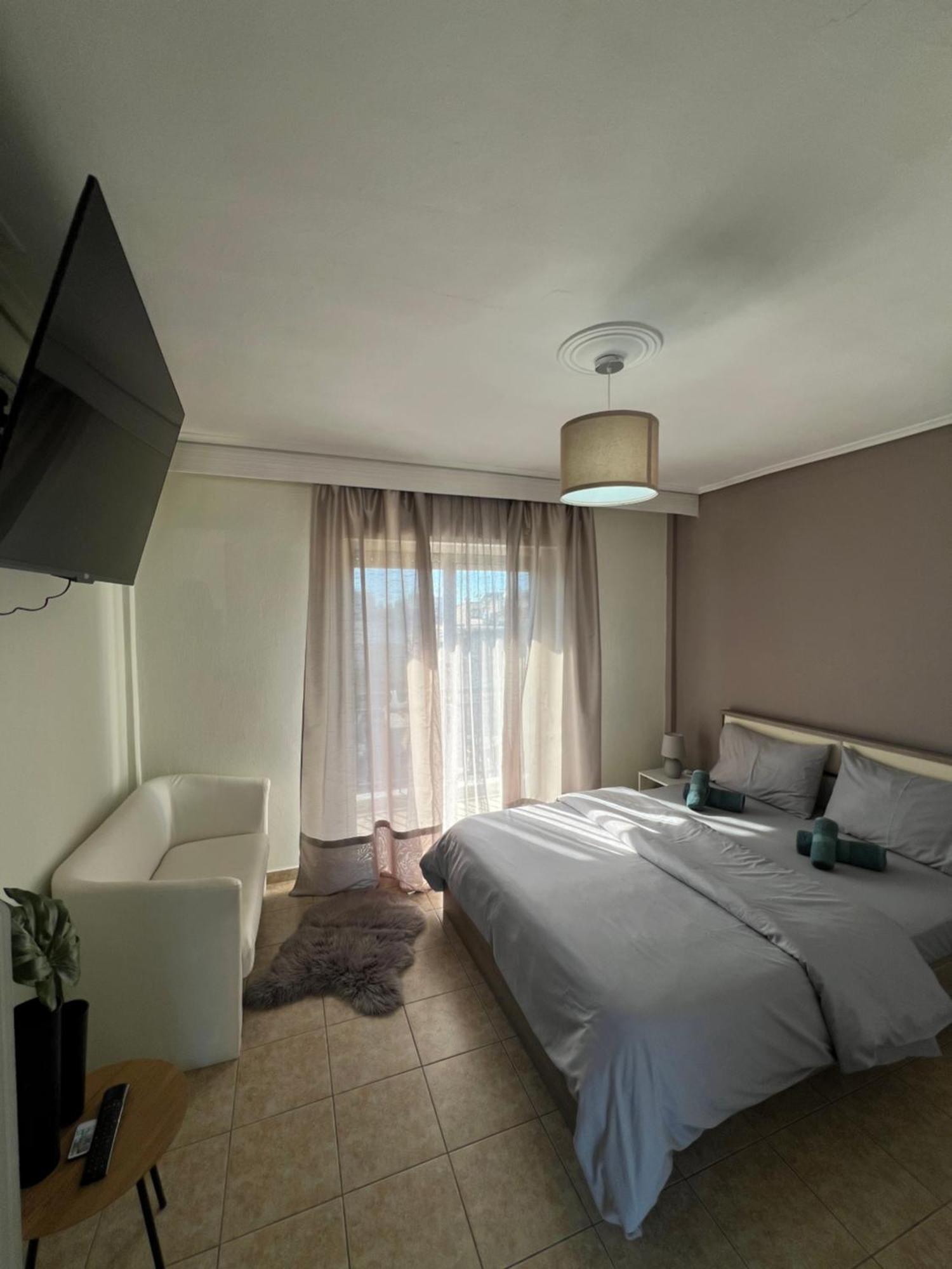 Rooftop Apartment Larissa Bagian luar foto