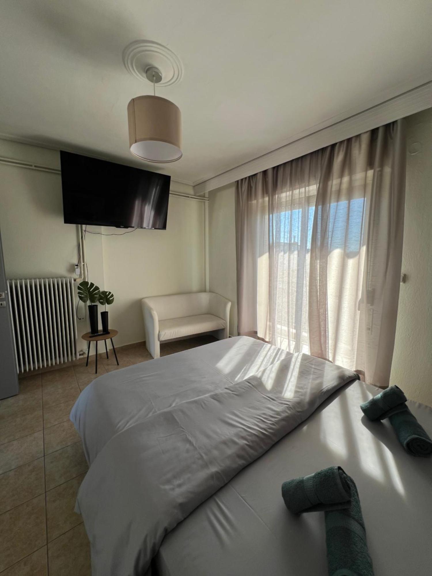 Rooftop Apartment Larissa Bagian luar foto