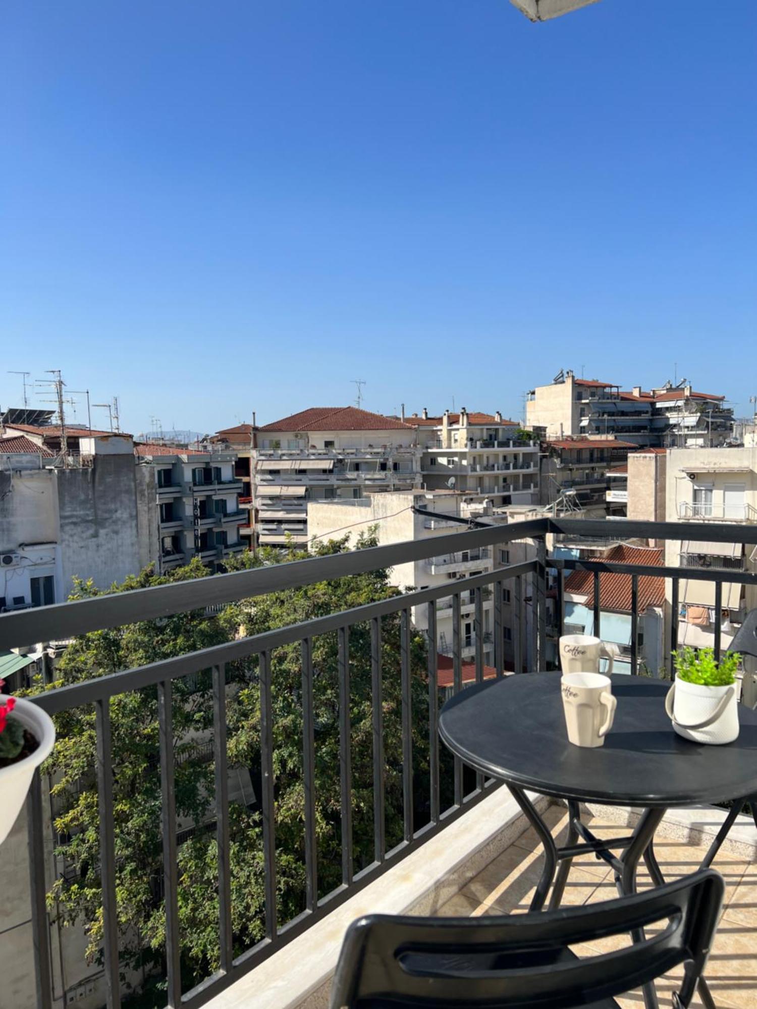 Rooftop Apartment Larissa Bagian luar foto